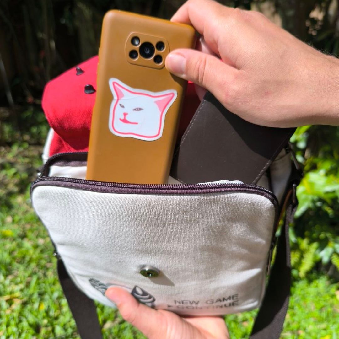 Trainer Shoulder Bag + Pin Pixel Art