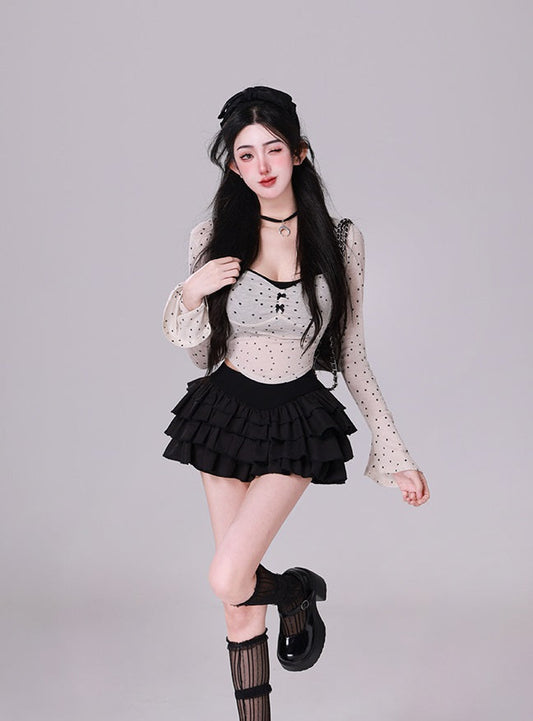 Kiki Good Girl Set di tre pezzi con gonna in velluto a maniche lunghe in cardigan bianco e nero a pois