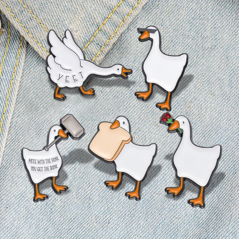 Pins Custom Mess With The Honk You Get The Bonk Brooches Lapel Badges Cartoon Animal Jewelry Gift for Friends Goose Game Enamel Kawaii Side