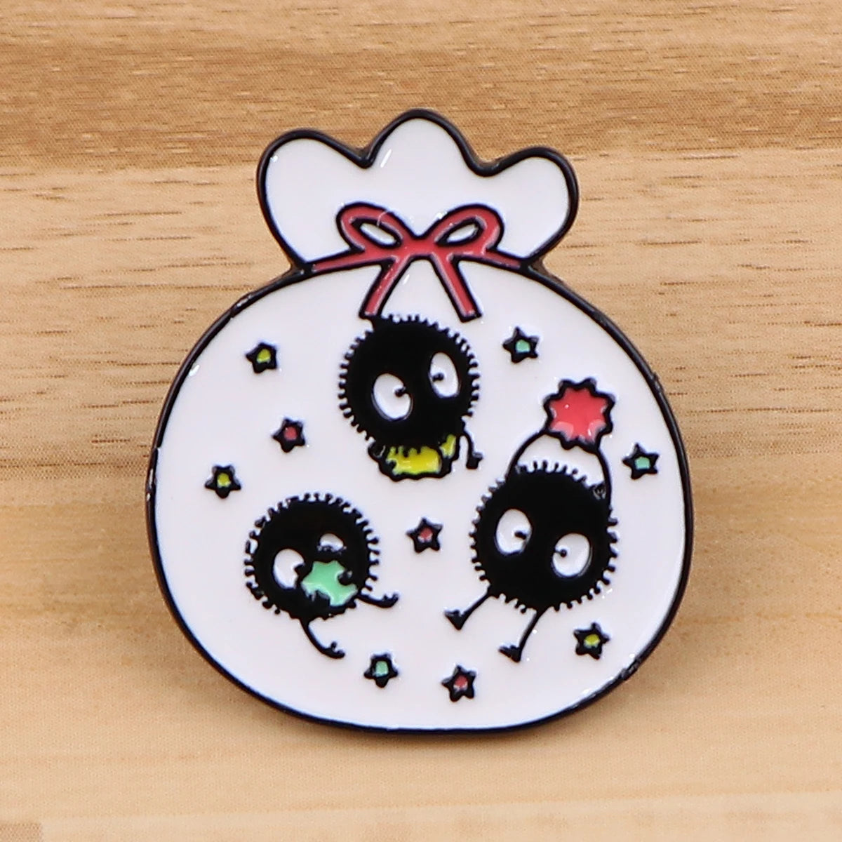 Susuwatari Enamel Pin Kawaii Side