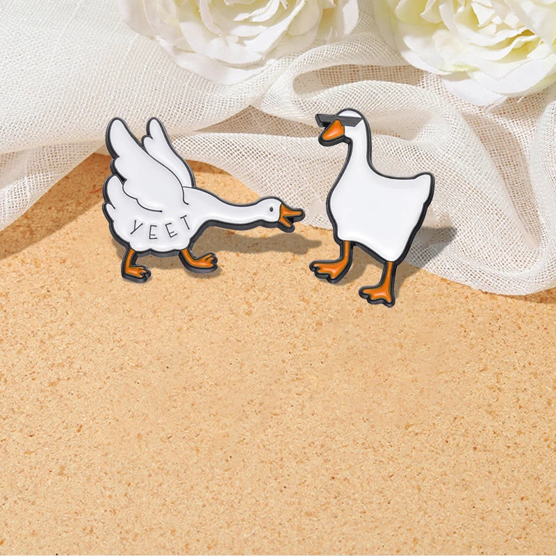 Pins Custom Mess With The Honk You Get The Bonk Brooches Lapel Badges Cartoon Animal Jewelry Gift for Friends Goose Game Enamel Kawaii Side