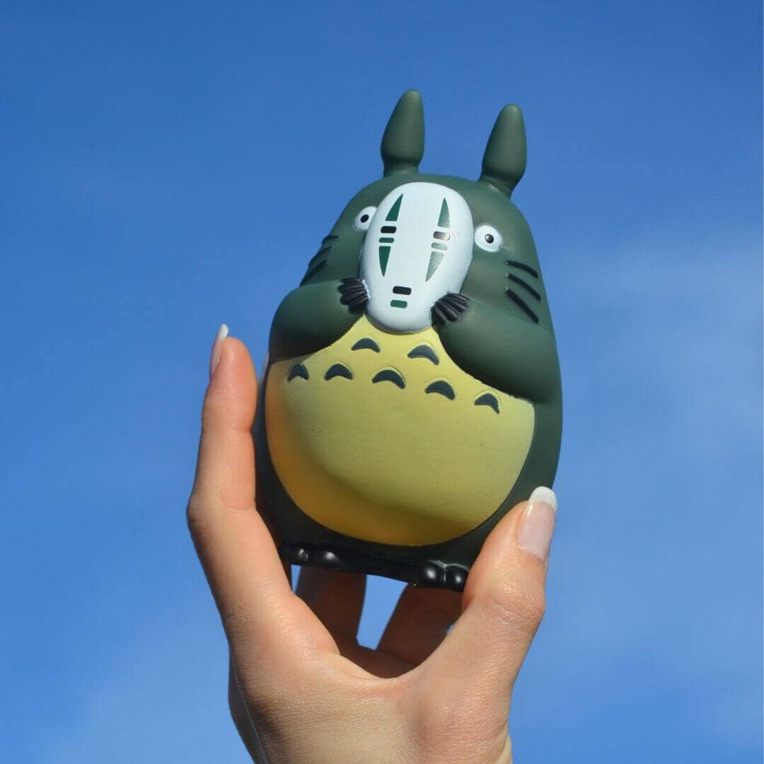 Lindos Bonecos Studio Ghibli - Meu Amigo Totoro Ghibli Escala GatoGeek Totoro com Mascara 