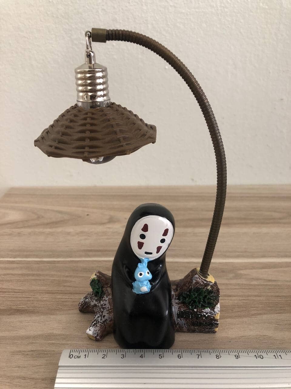 Luminária Sem Rosto Ghibli Kawaii Cozy Ghibli Escala GatoGeek 