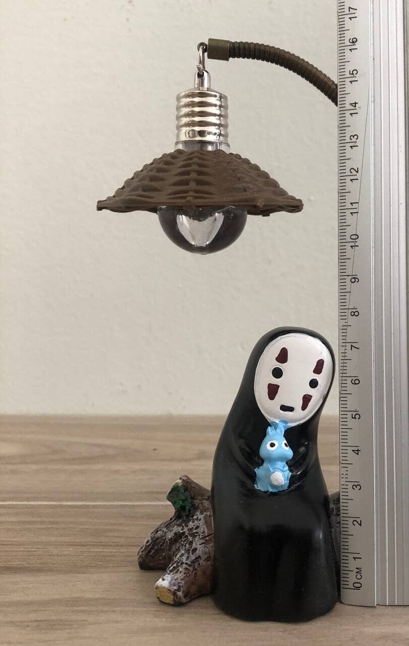 Luminária Sem Rosto Ghibli Kawaii Cozy Ghibli Escala GatoGeek 