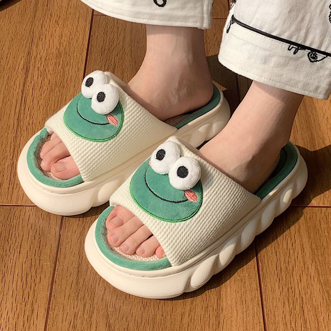 Cute Cartoon Frog Casual Linen Slipper - Kawaii Side