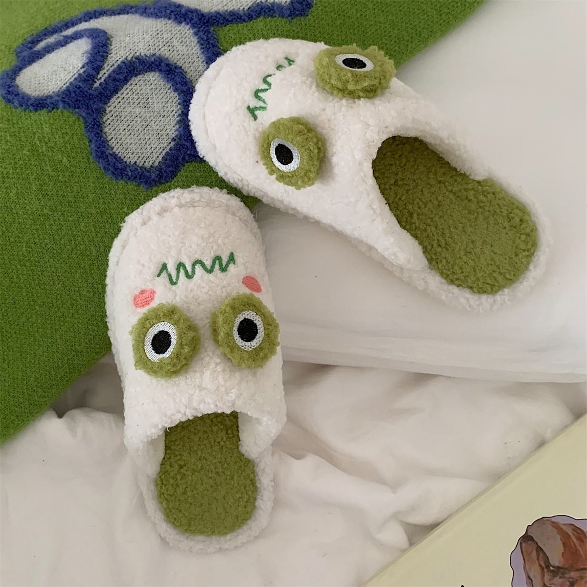 Fuzzy Frog Plush Slipper - Kawaii Side